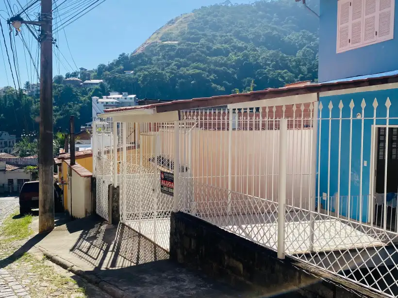 Casa 4 Quartos para venda no bairro Laranjeiras