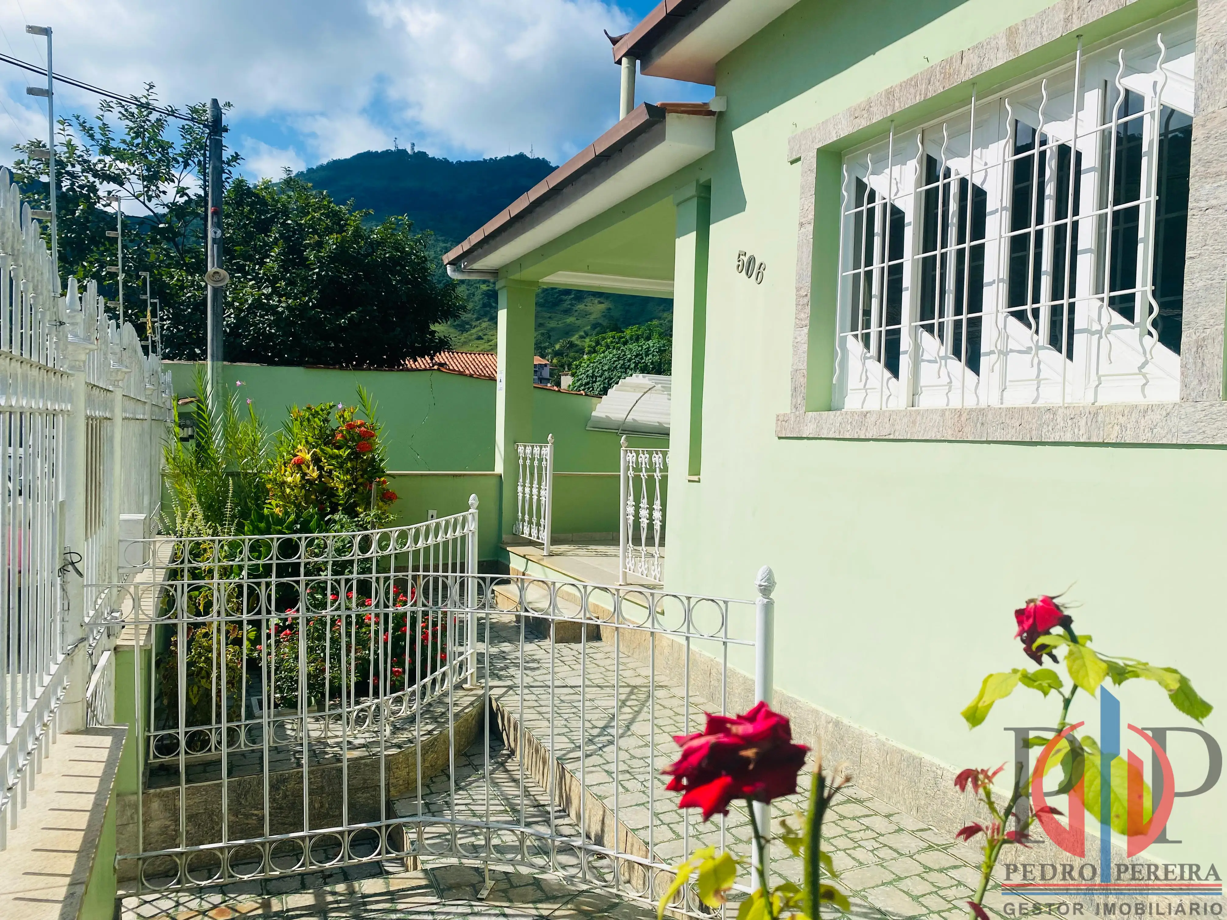 Casa 4 Quartos para venda no bairro Laranjeiras