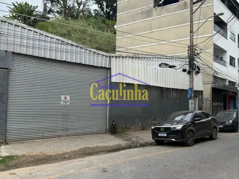 Galpão 300m² para locação no bairro Centro