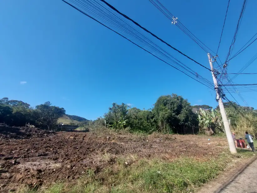 Terreno 561m² para venda no bairro Cambota