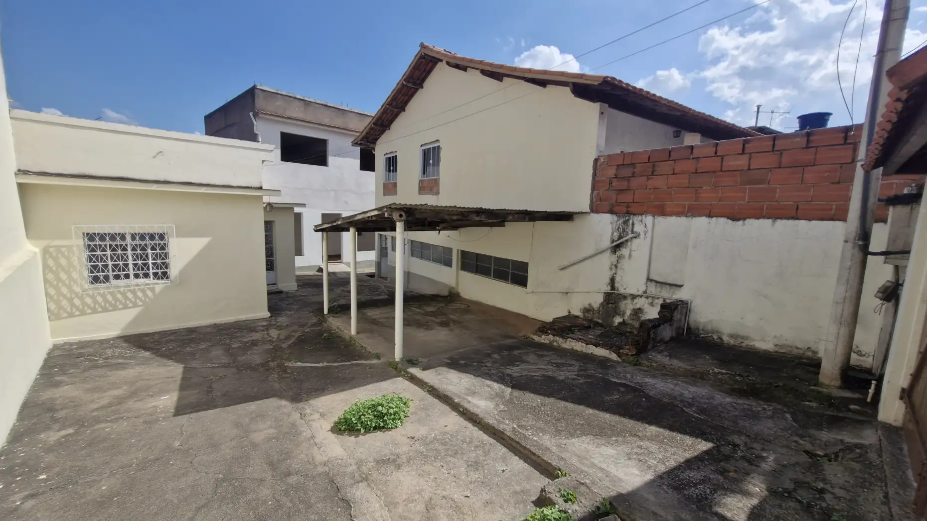 Casa 3 quartos para venda e locação no bairro Barroso