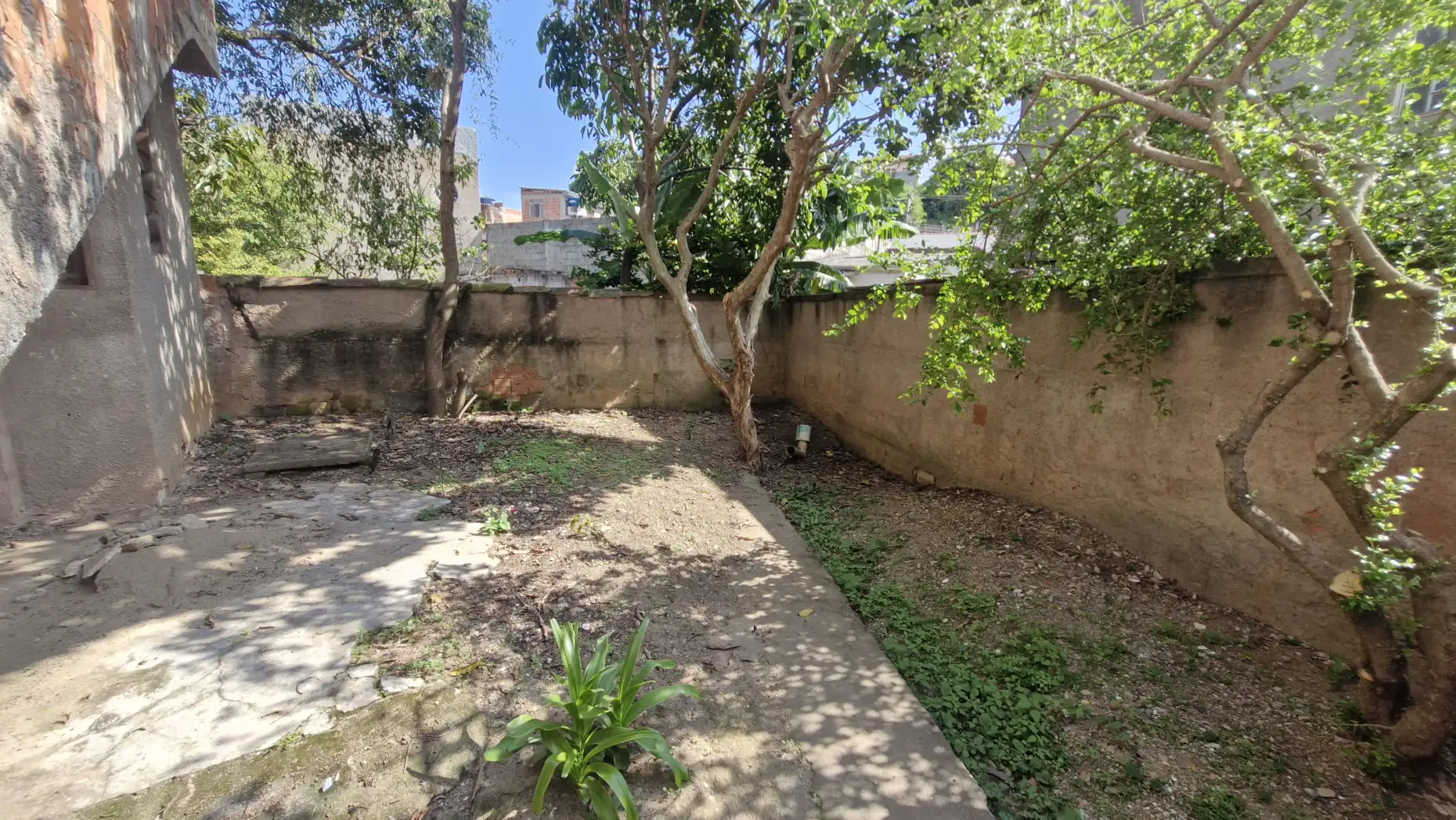 Casa 3 quartos para venda e locação no bairro Barroso