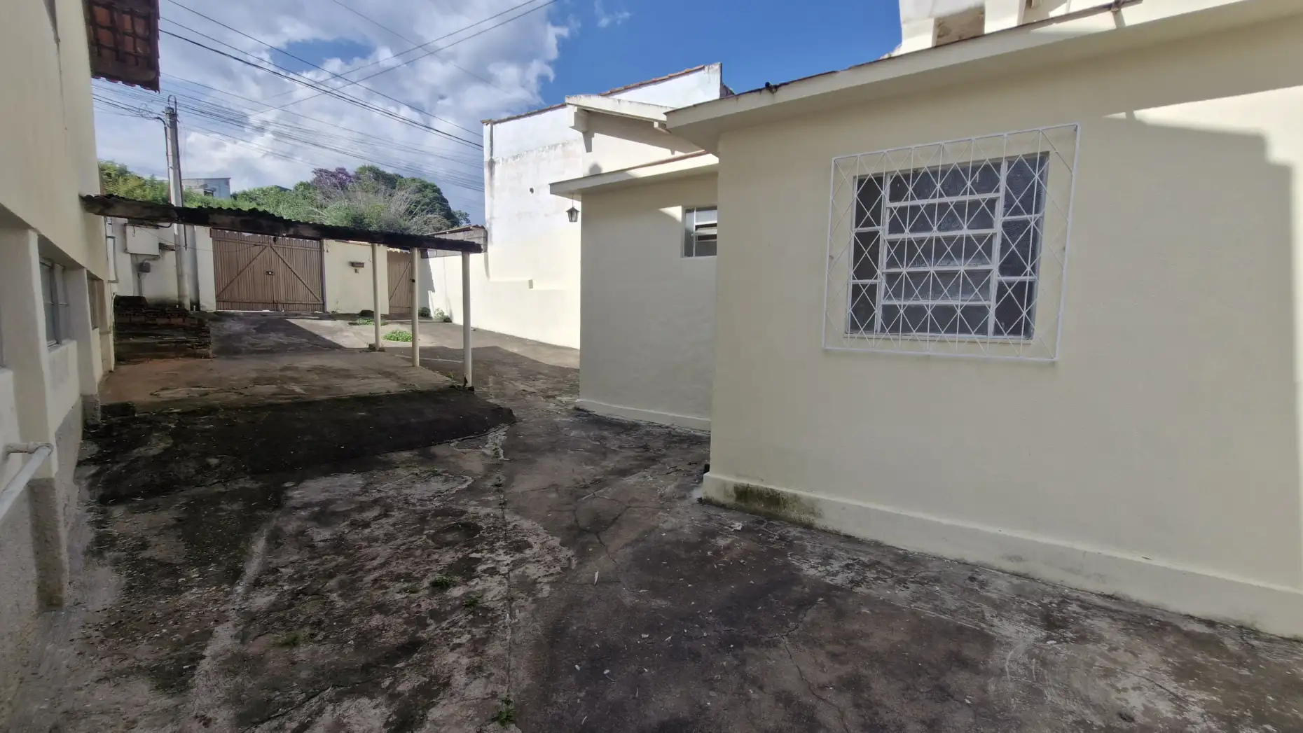 Casa 3 quartos para venda e locação no bairro Barroso