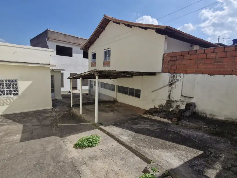 Casa 3 quartos para venda e locação no bairro Barroso