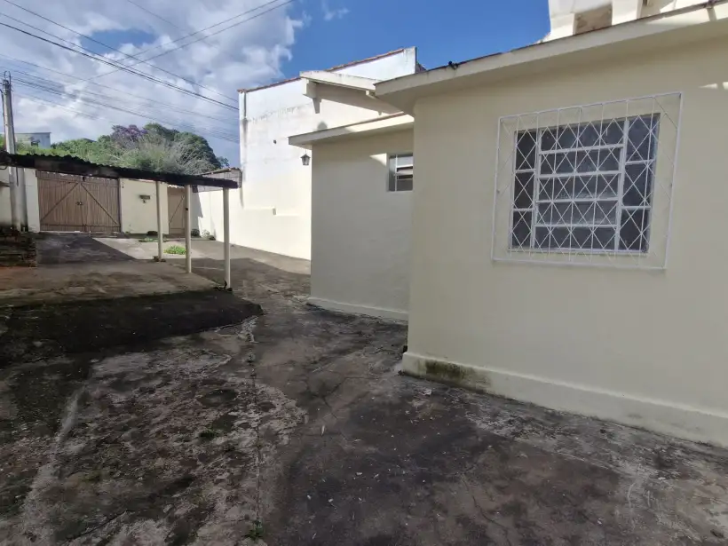 Casa 3 quartos para venda e locação no bairro Barroso
