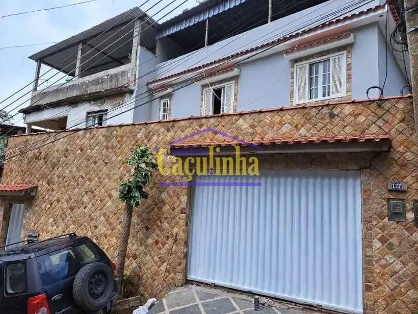 Casa 4 Quartos para venda no bairro Centro