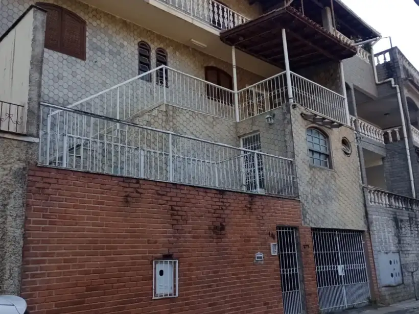 Casa 4 Quartos para locação no bairro Laranjeiras