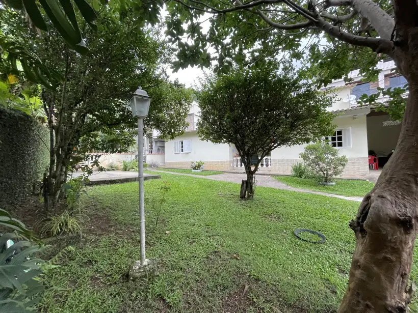 Casa 4 quartos para venda no bairro Centro