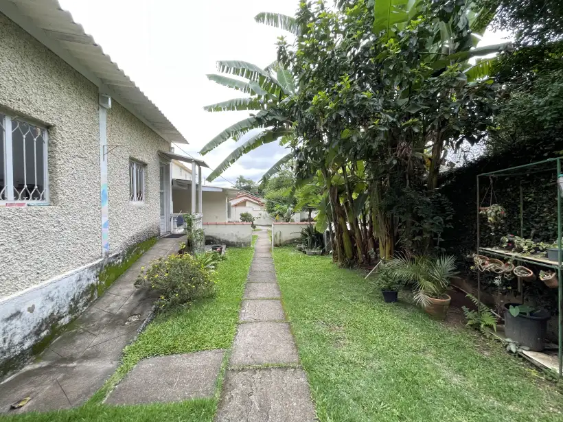 Casa 4 quartos para venda no bairro Centro