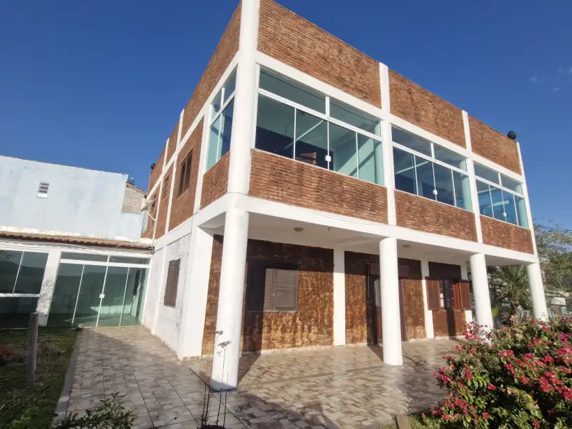 Casa 3 quartos para venda e locação no bairro Centro
