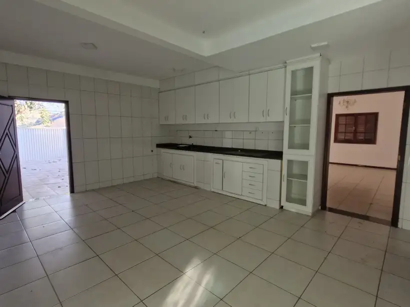 Casa 3 quartos para venda e locação no bairro Centro