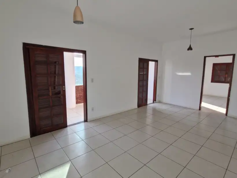 Casa 3 quartos para venda e locação no bairro Centro