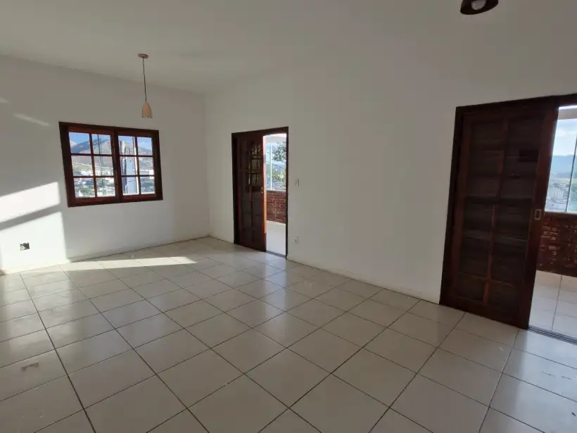 Casa 3 quartos para venda e locação no bairro Centro
