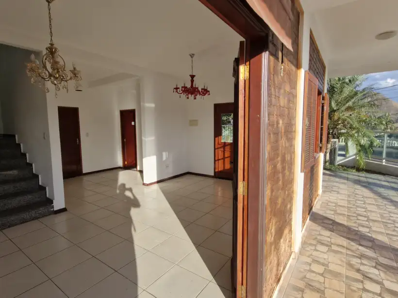 Casa 3 quartos para venda e locação no bairro Centro