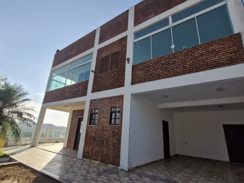 Casa 3 quartos para venda e locação no bairro Centro