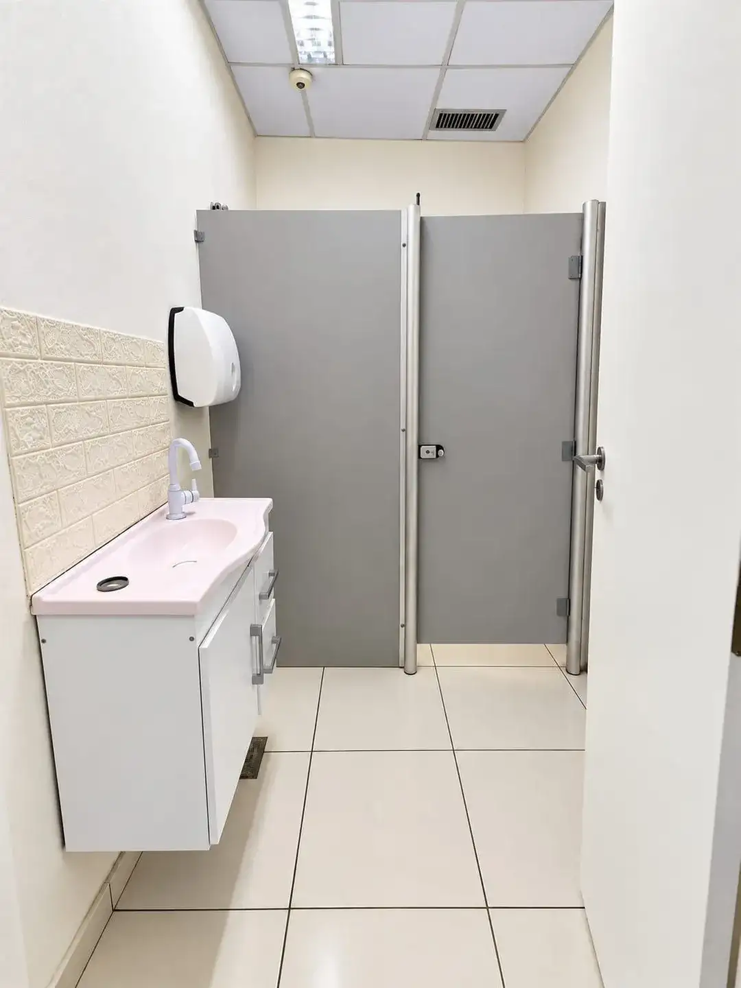 Loja para venda e locação no bairro Centro