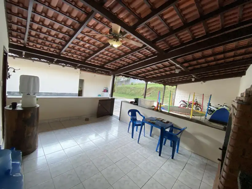 Casa 5 quartos SENDO 1 suíte no Centro