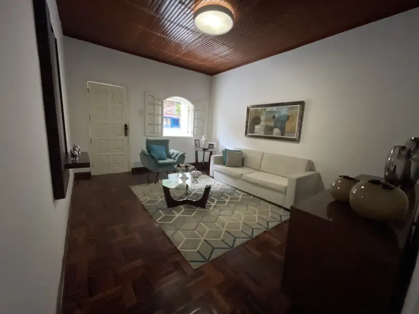 Casa 5 quartos SENDO 1 suíte no Centro