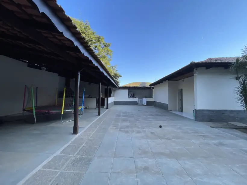 Casa 5 quartos SENDO 1 suíte no Centro