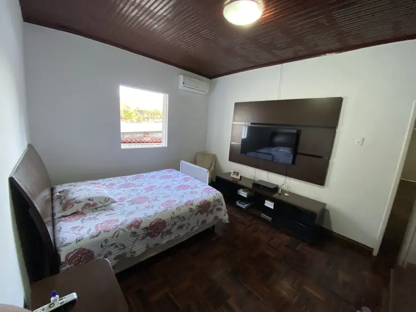 Casa 5 quartos SENDO 1 suíte no Centro