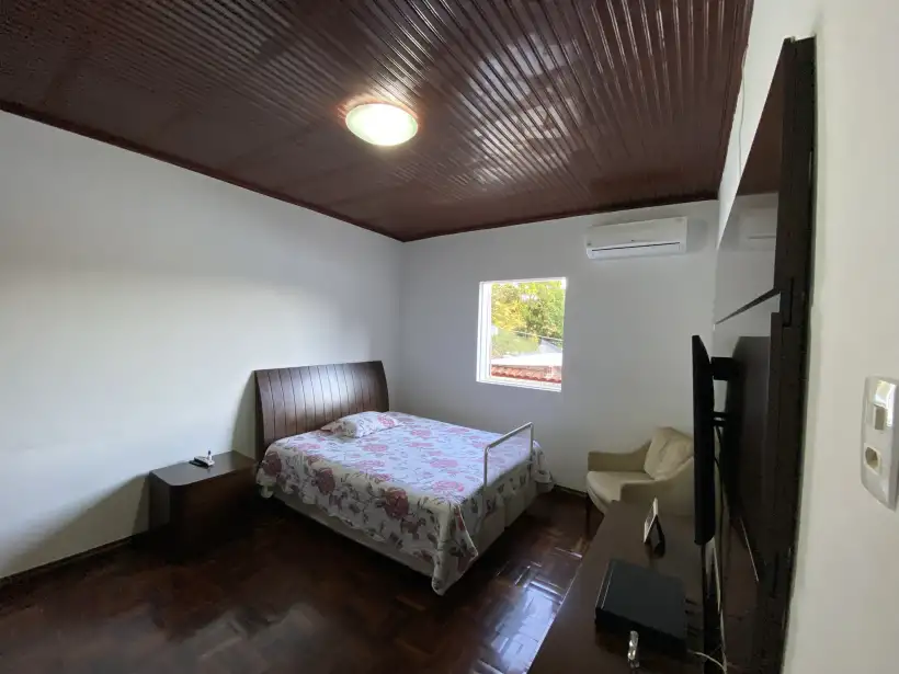 Casa 5 quartos SENDO 1 suíte no Centro
