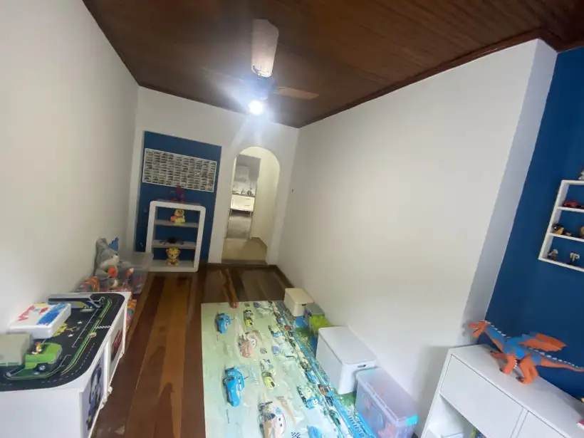 Casa 5 quartos SENDO 1 suíte no Centro