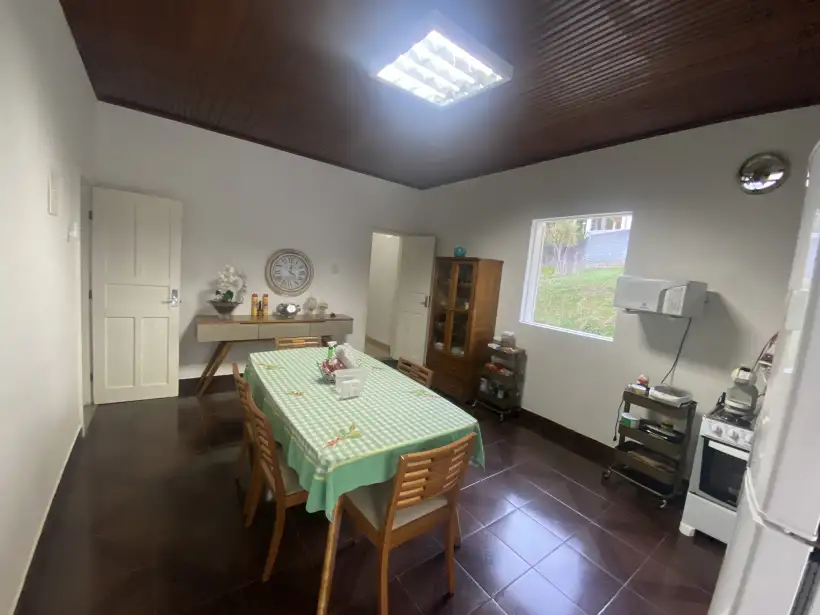 Casa 5 quartos SENDO 1 suíte no Centro