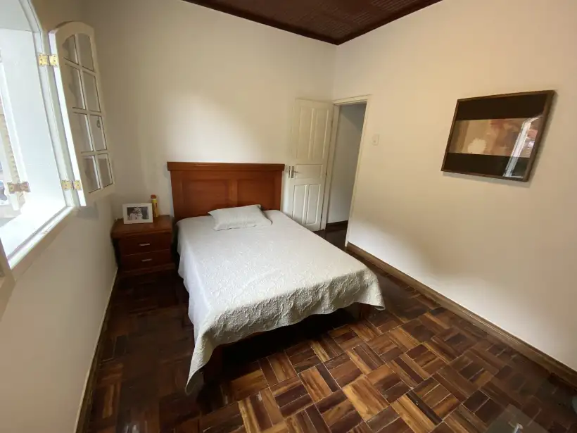 Casa 5 quartos SENDO 1 suíte no Centro