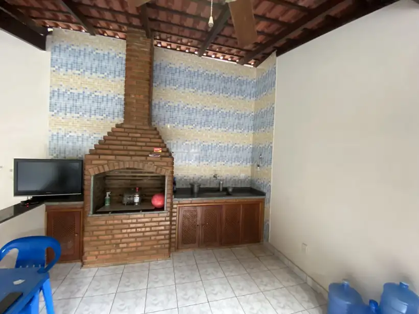 Casa 5 quartos SENDO 1 suíte no Centro
