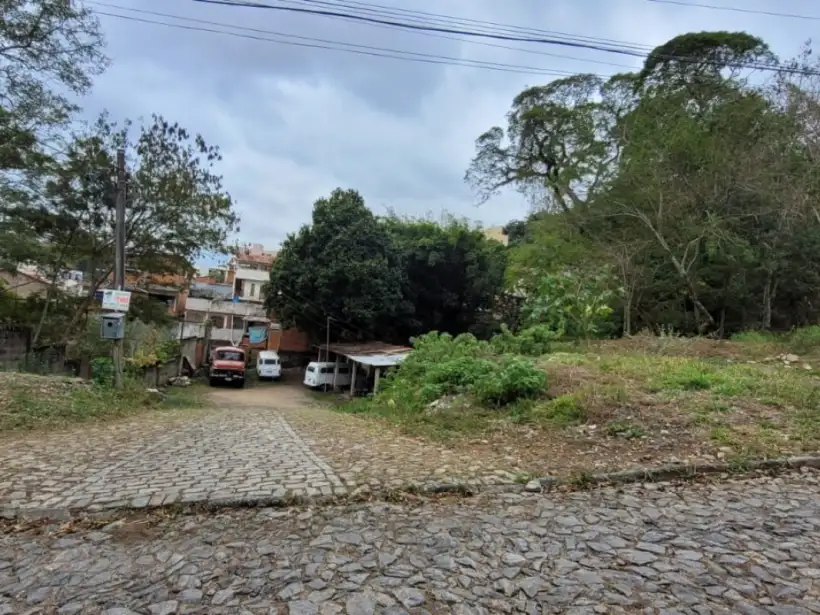 Terreno 645m² para venda no bairro Santa Cruz