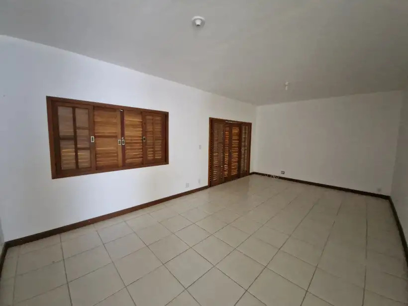 Casa 5 quartos para venda no bairro Centro