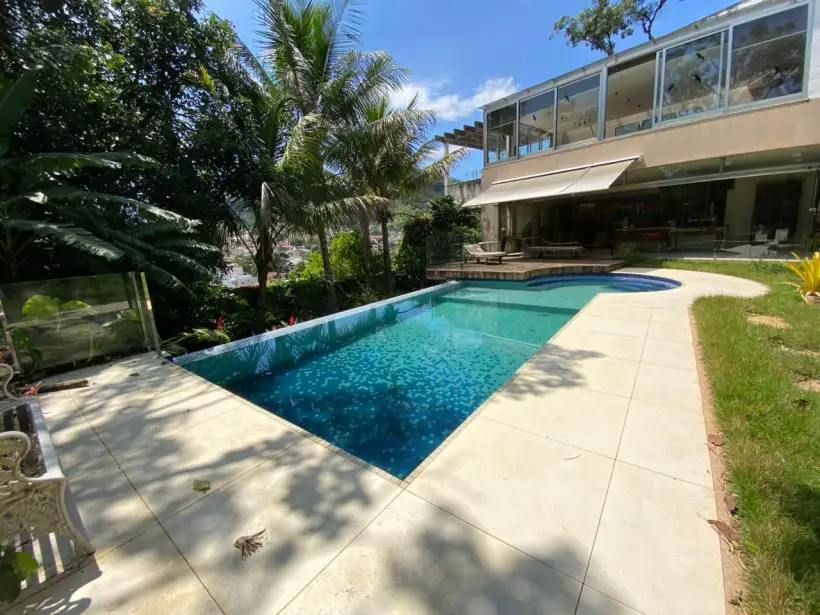 Casa 6 quartos para venda no bairro Centro